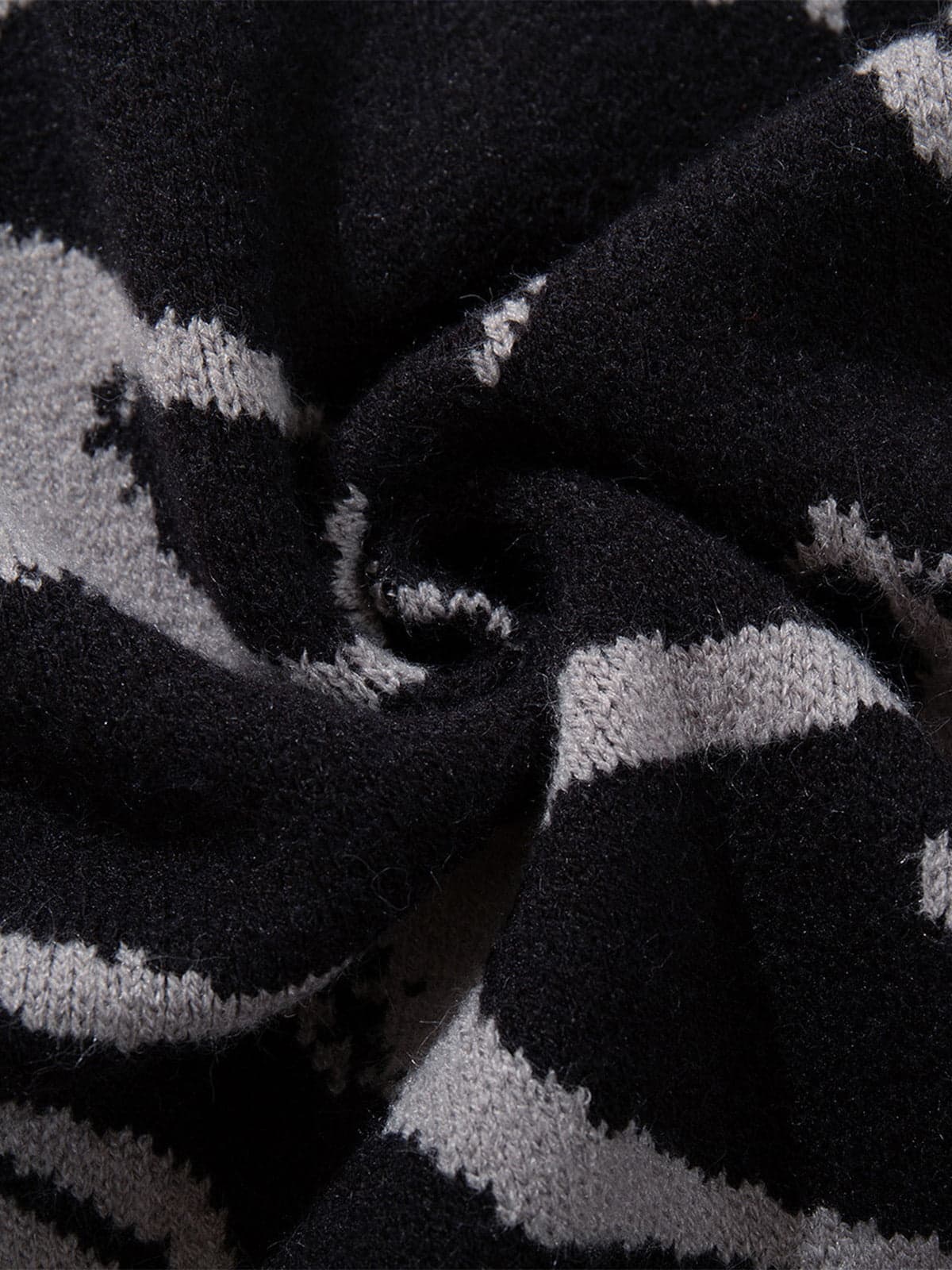 High Street Dark Skull Frayed-edge V-neck Sweater Vest - Image 12