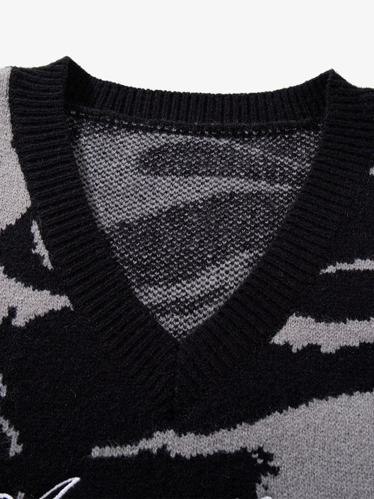 High Street Dark Skull Frayed-edge V-neck Sweater Vest - Image 8