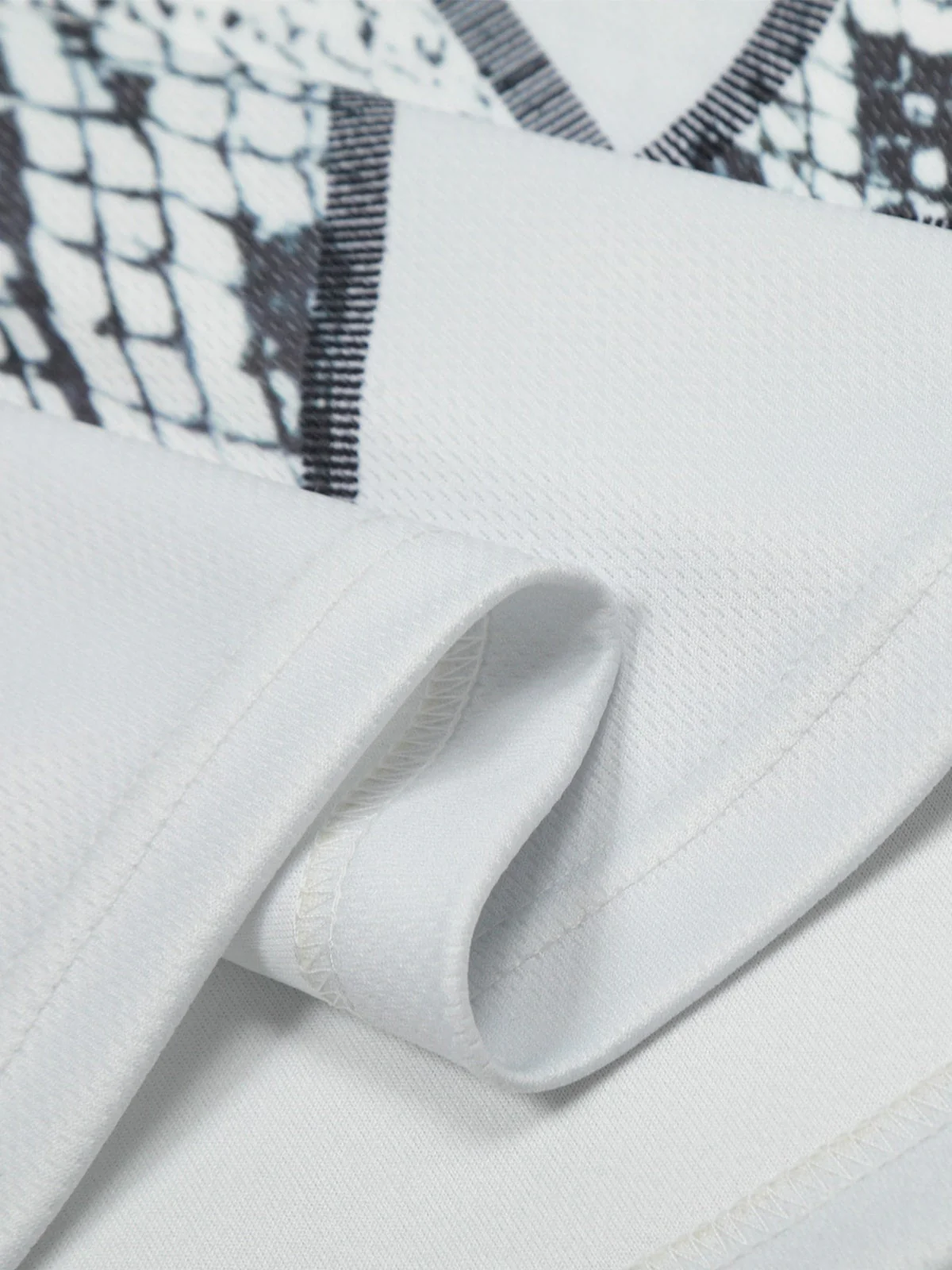 Jersey Style Snake Print T-Shirt - 2418 - Image 11